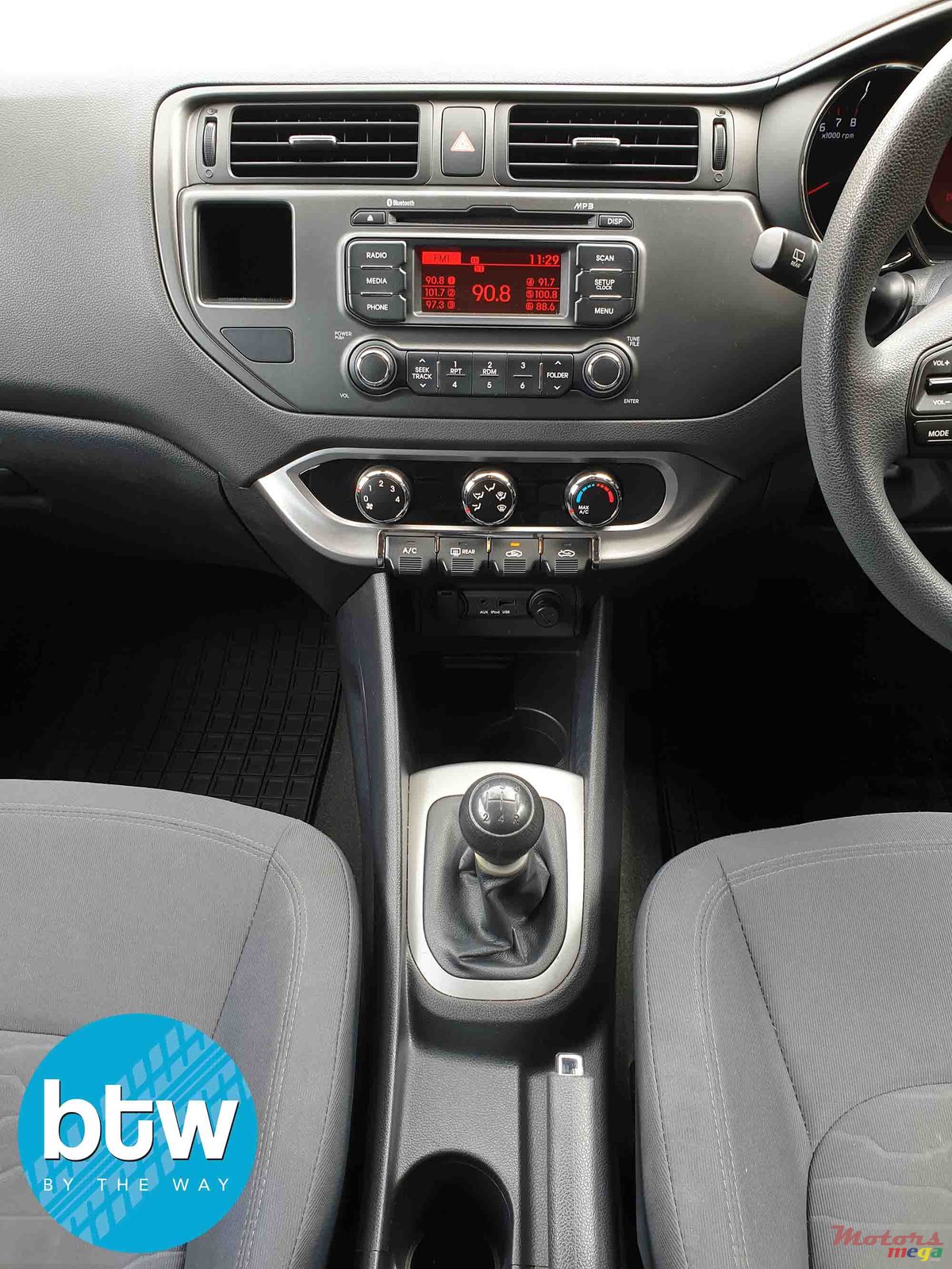 2011' Kia Rio photo #4