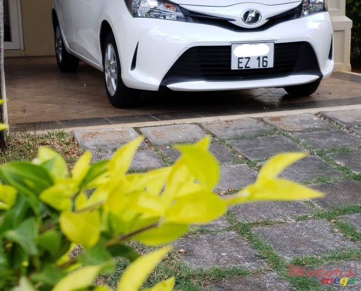 2016' Toyota Vitz photo #1