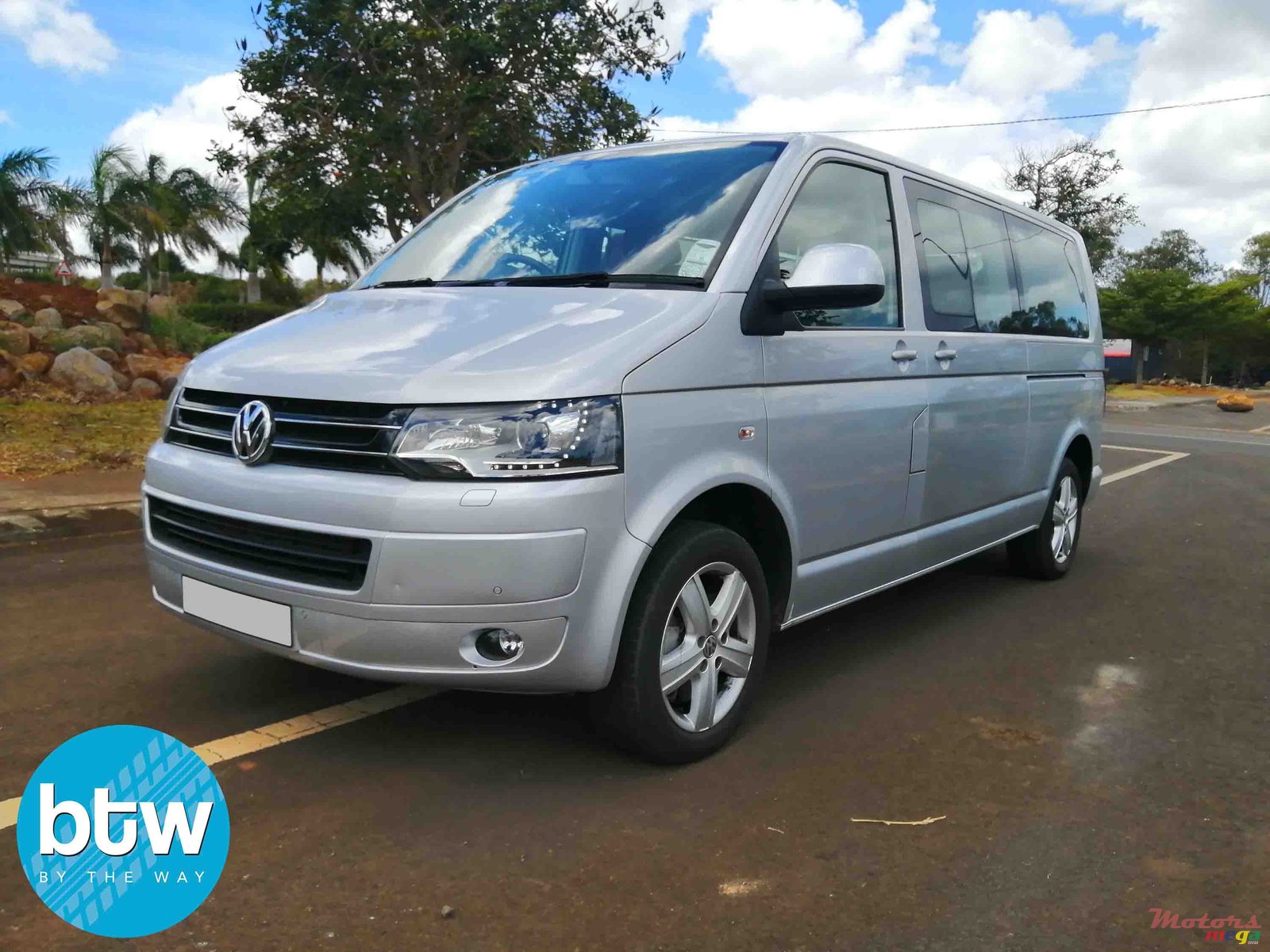 2015' Volkswagen Caravelle photo #2