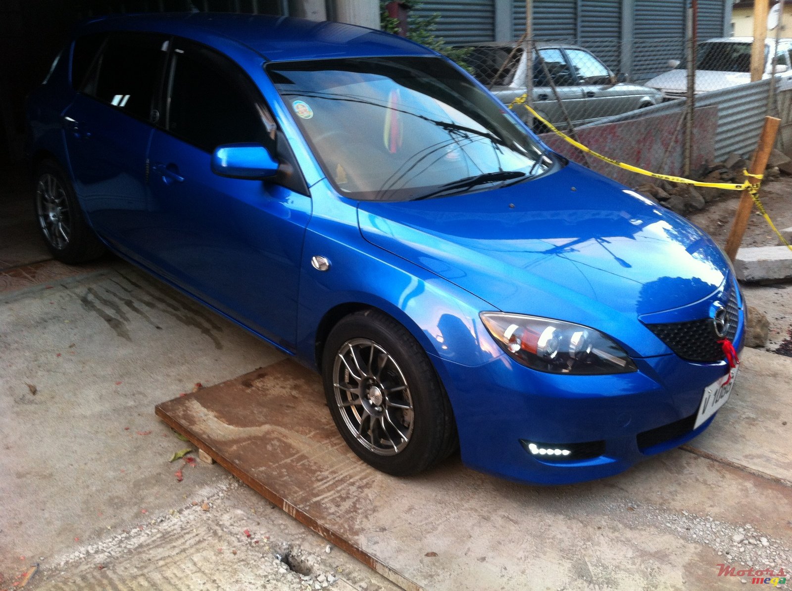 2005' Mazda 3 photo #1