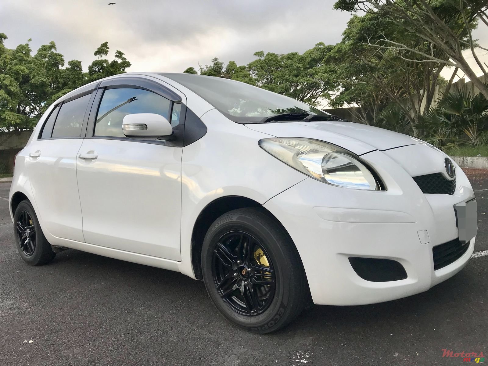 2008' Toyota Vitz photo #4