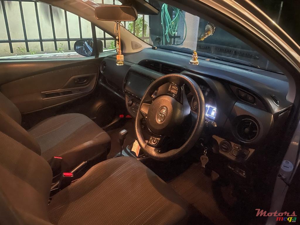 2017' Toyota Vitz Hybrid photo #3