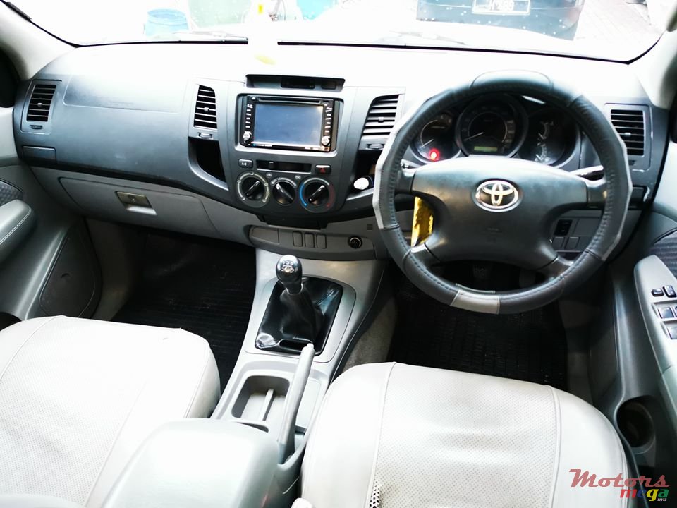 2006' Toyota Hilux photo #3