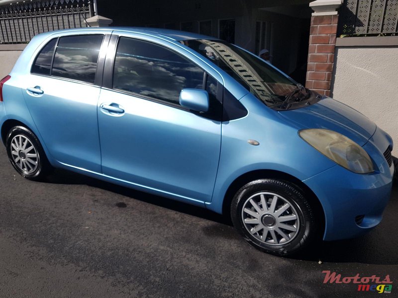 2006' Toyota Vitz photo #1