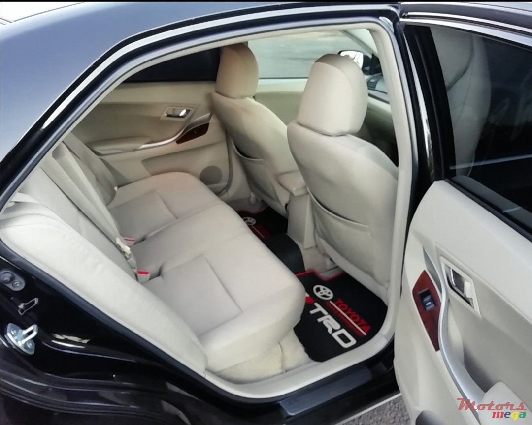 2012' Toyota Premio photo #5