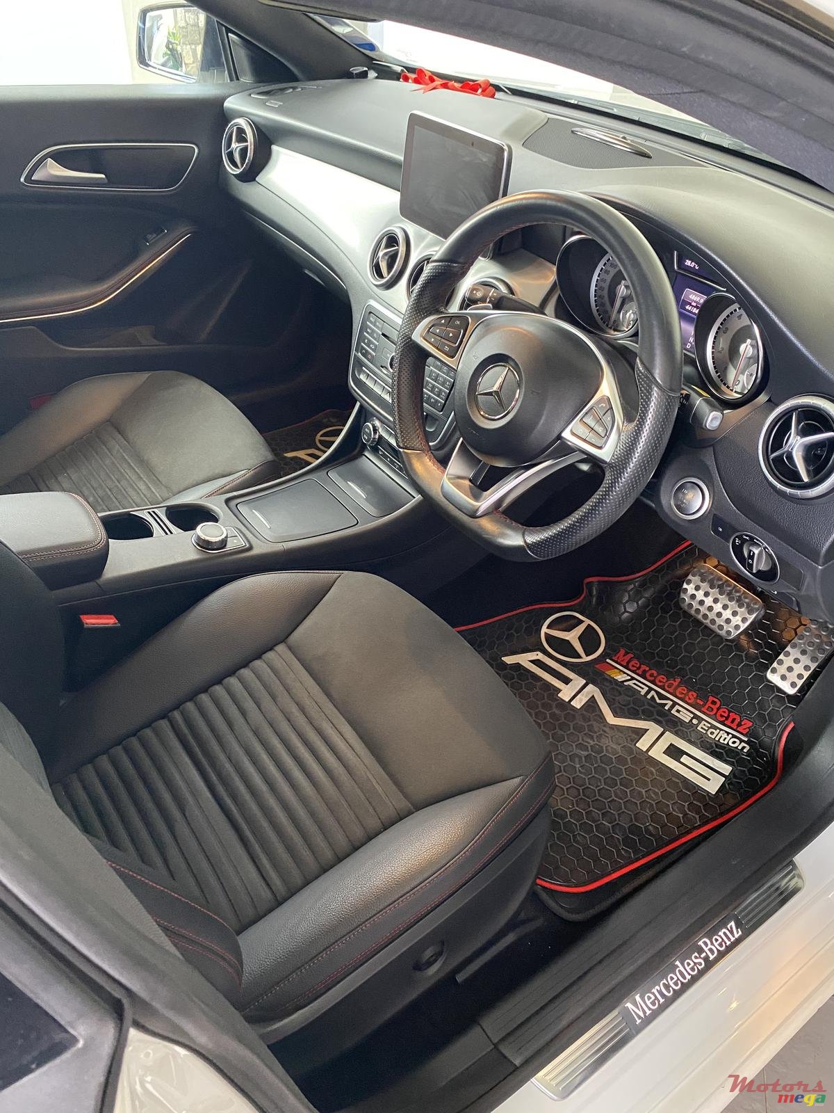 2015' Mercedes-Benz CL 180 AMG Night Edition photo #7