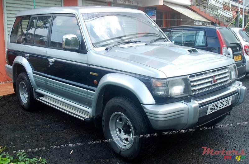 1994' Mitsubishi Pajero photo #1