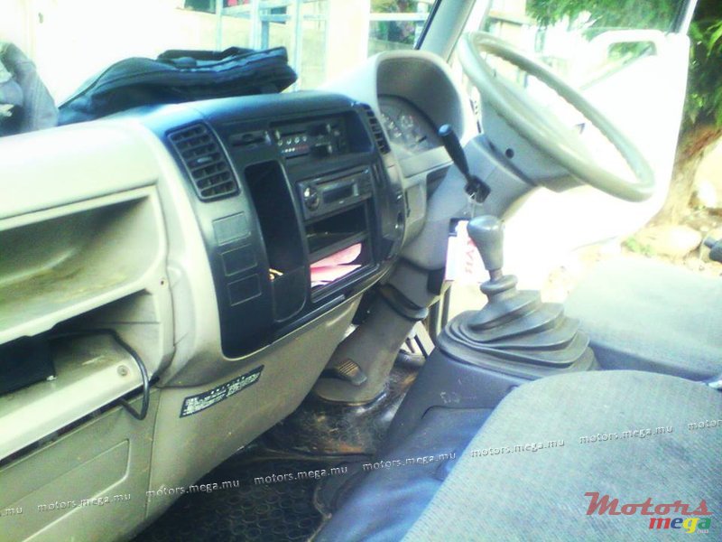 2003' Toyota photo #8