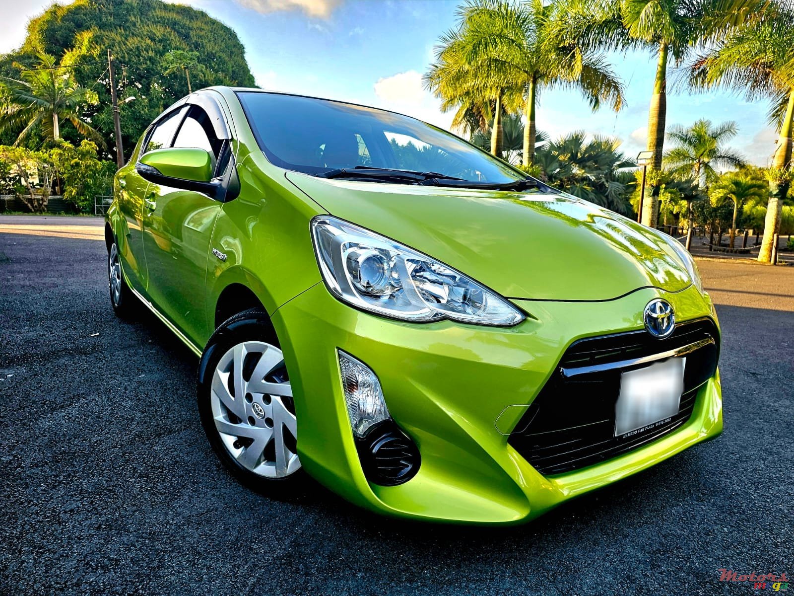 2015' Toyota Aqua photo #1