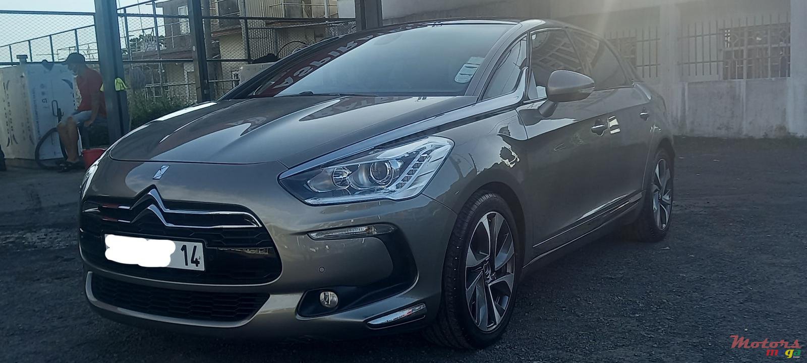 2014' Citroen DS5 photo #1