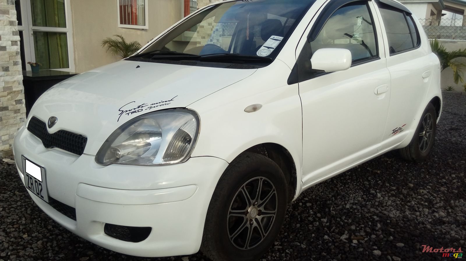 2002' Toyota Vitz photo #3