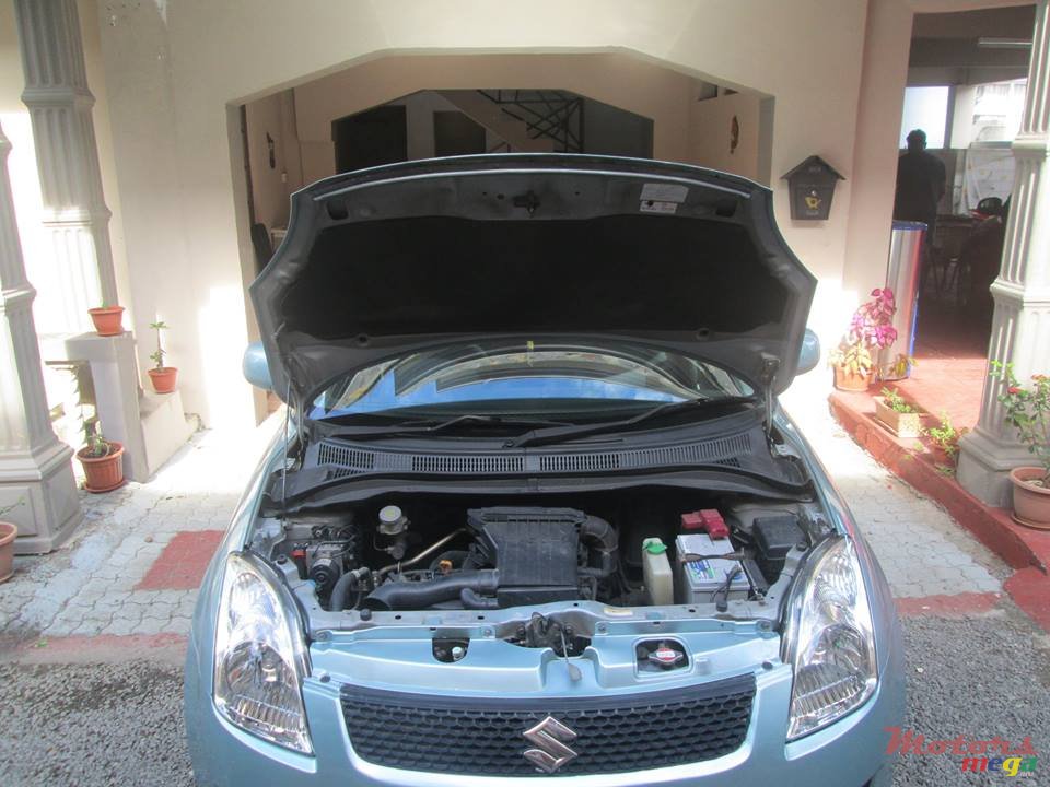 2007' Suzuki Swift photo #4