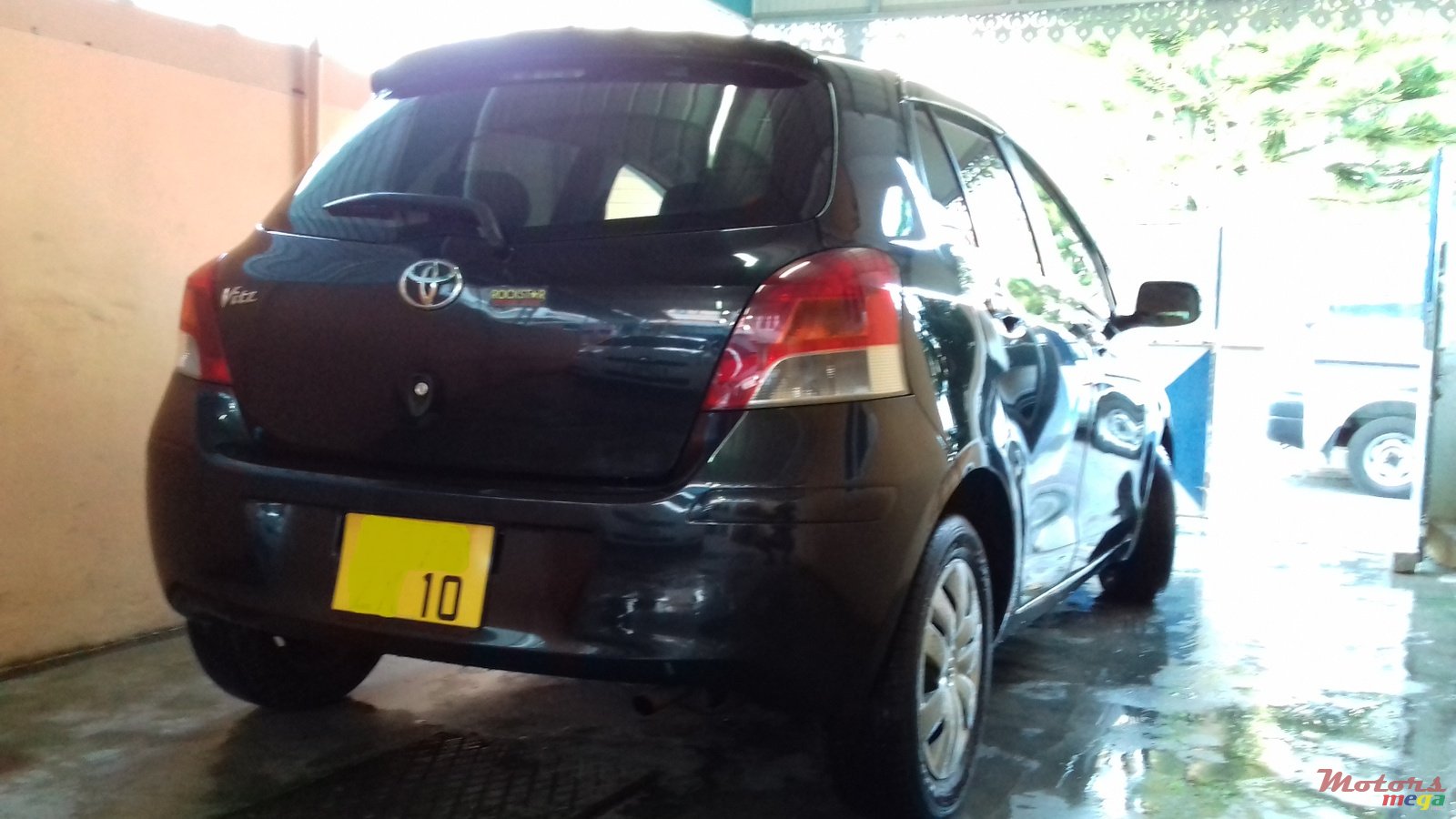 2010' Toyota Vitz 1.0 photo #2