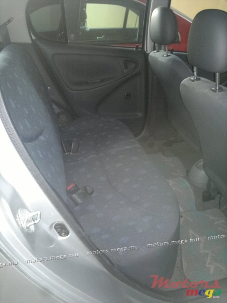 2001' Toyota Yaris VITZ AUTOMATIC photo #5