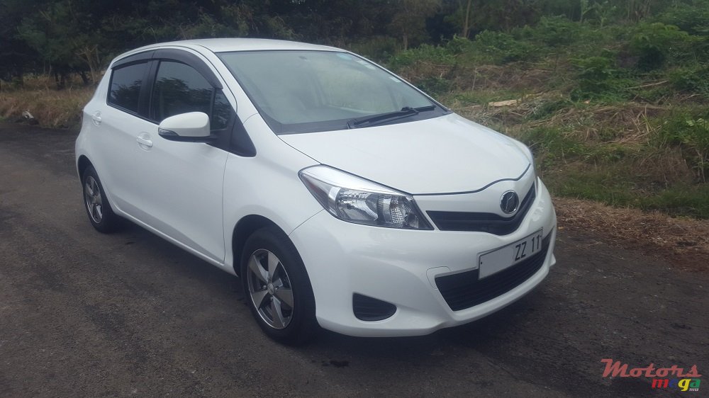 2011' Toyota Vitz 1.3 photo #2