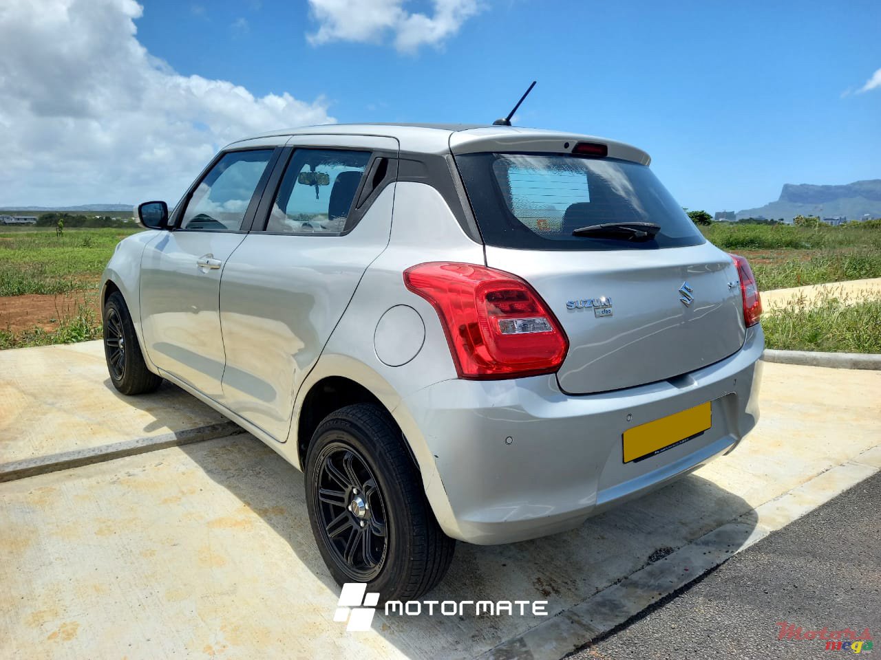 2021' Suzuki Swift GLX photo #3