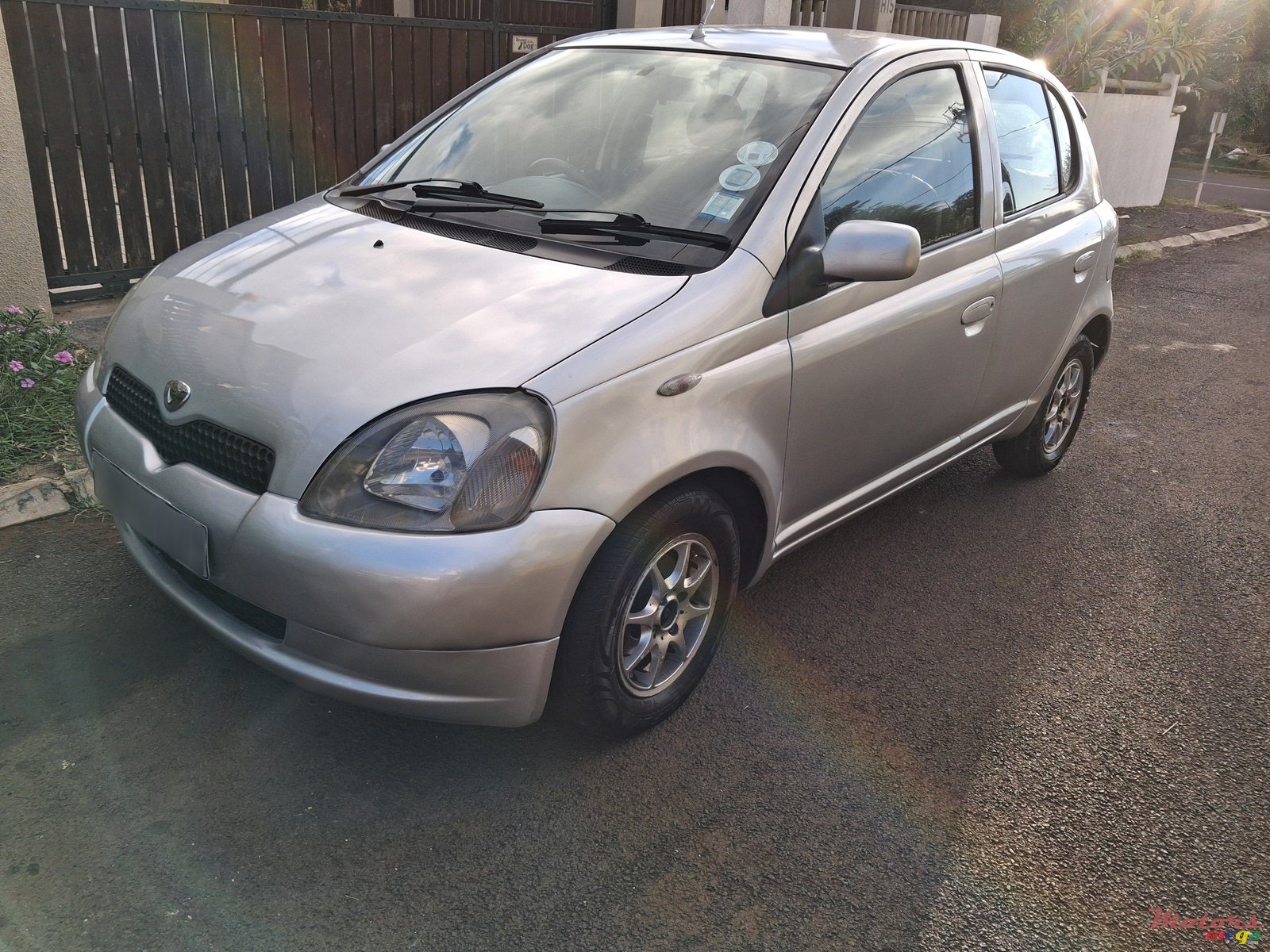 2000' Toyota Vitz photo #3
