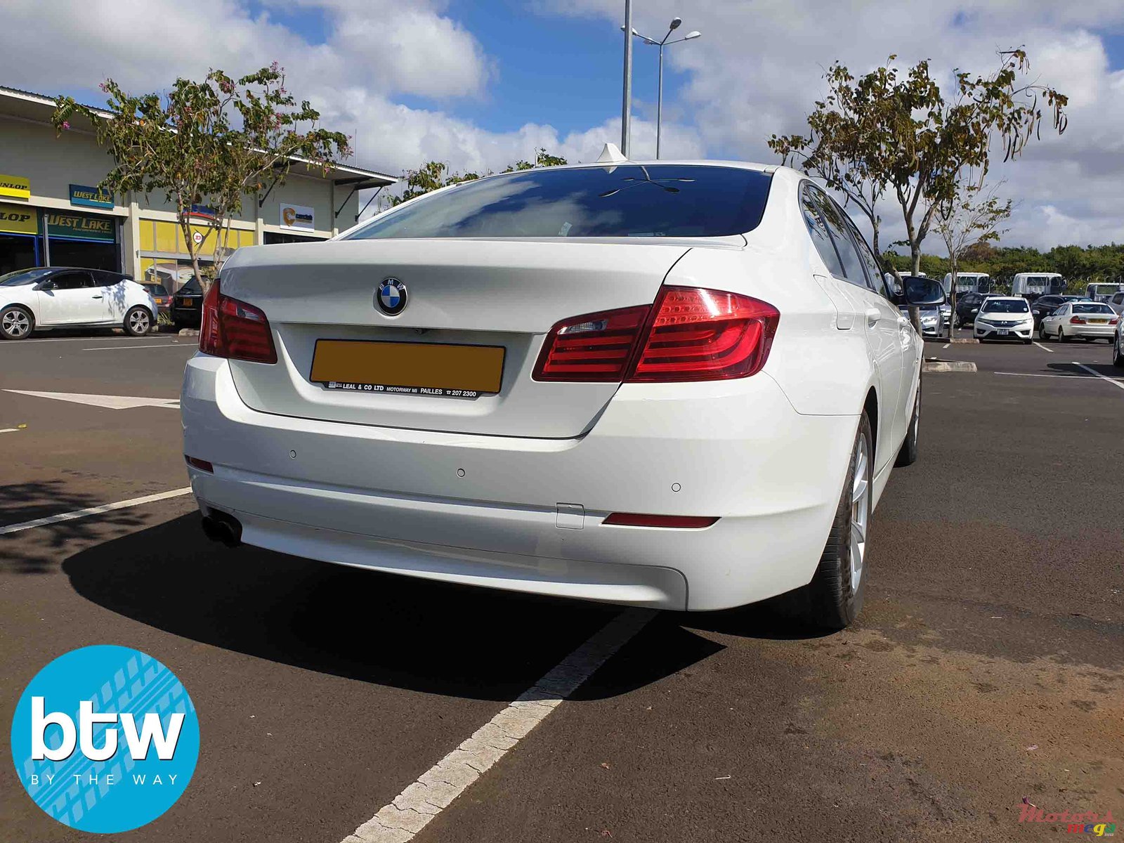 2011' BMW 520 i photo #2