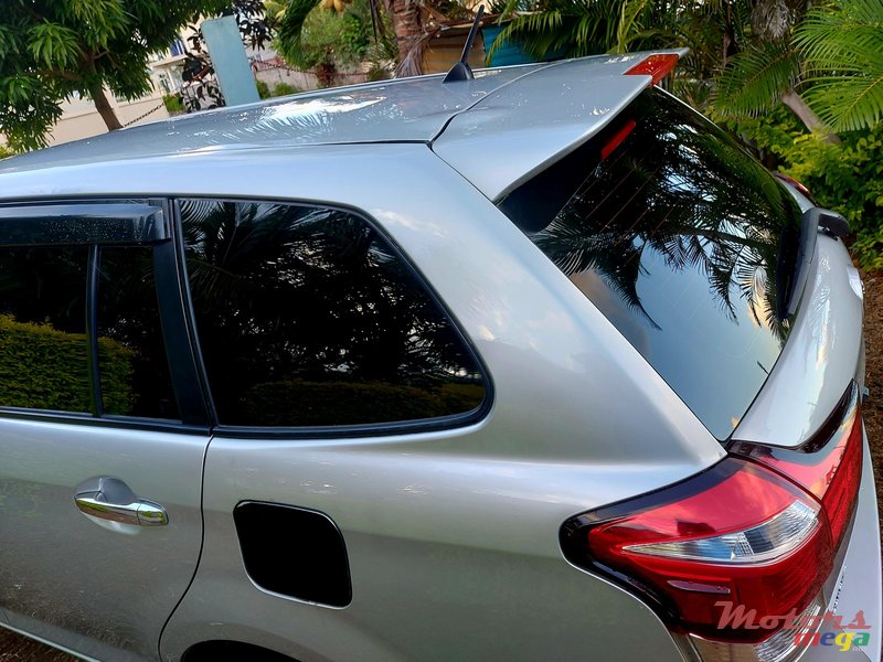 2015' Toyota 5seatersFEILDER s in mauritius photo #5