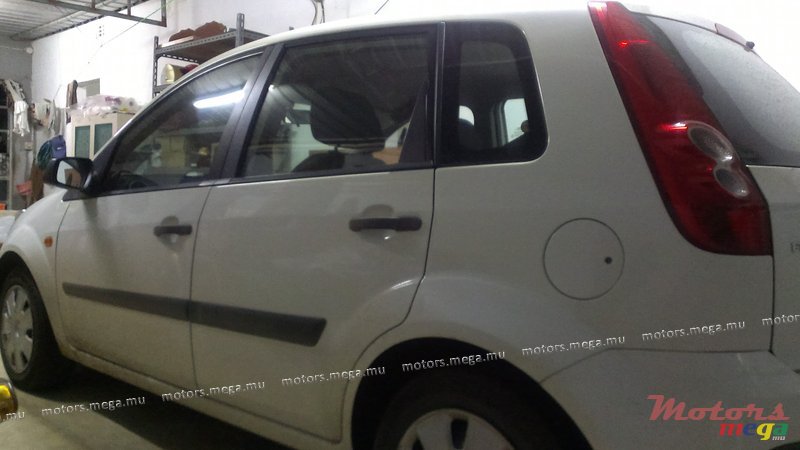 2007' Ford Fiesta photo #1