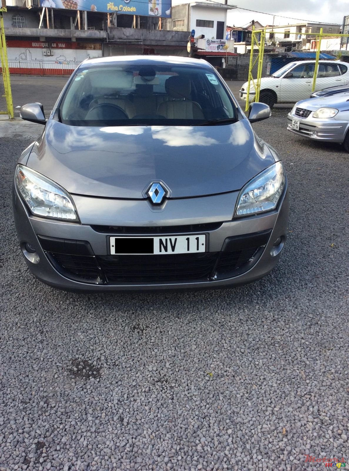 2011' Renault Megane photo #7