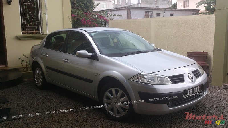 2004' Renault Megane photo #2