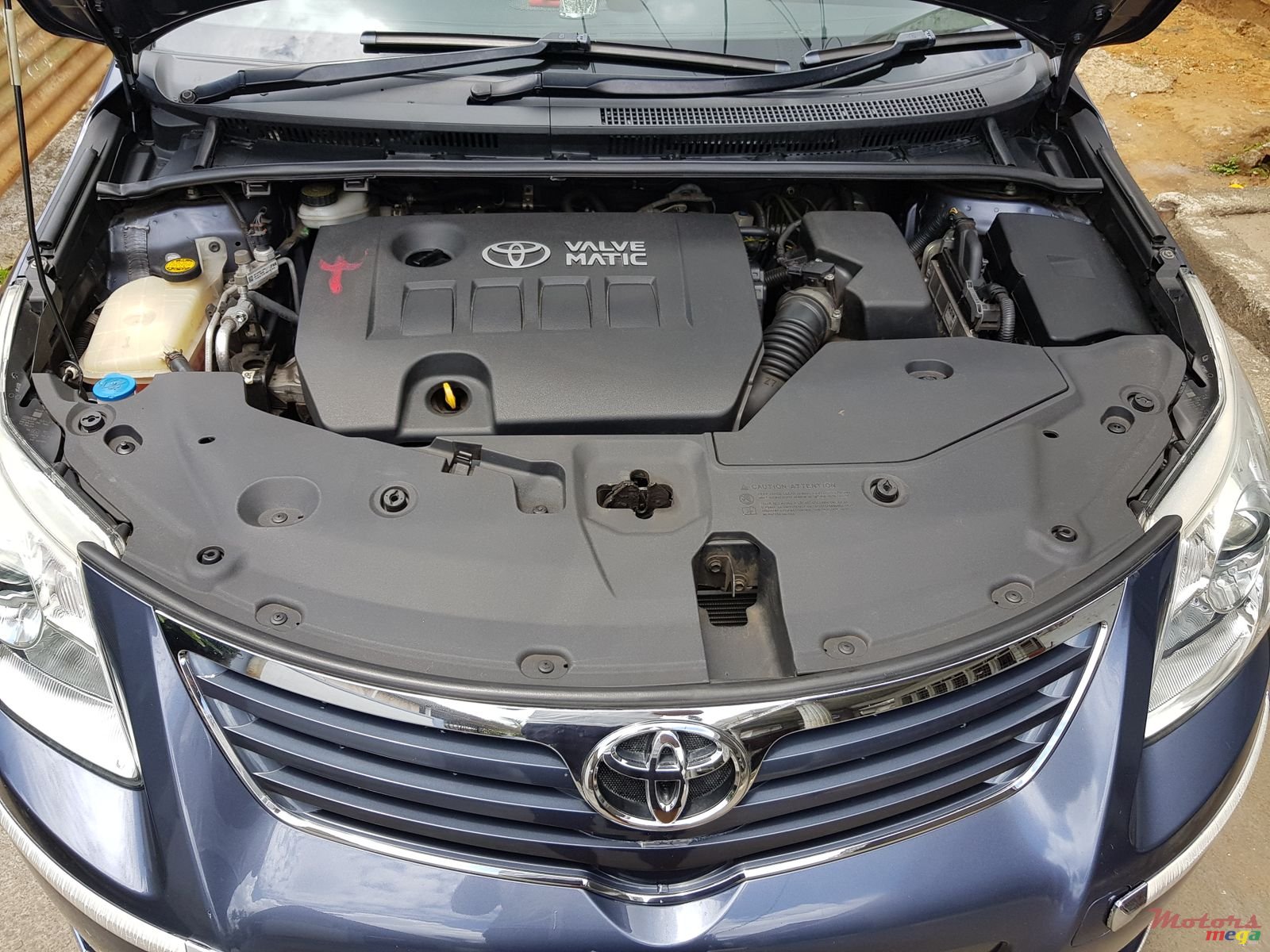 2010' Toyota Avensis photo #1