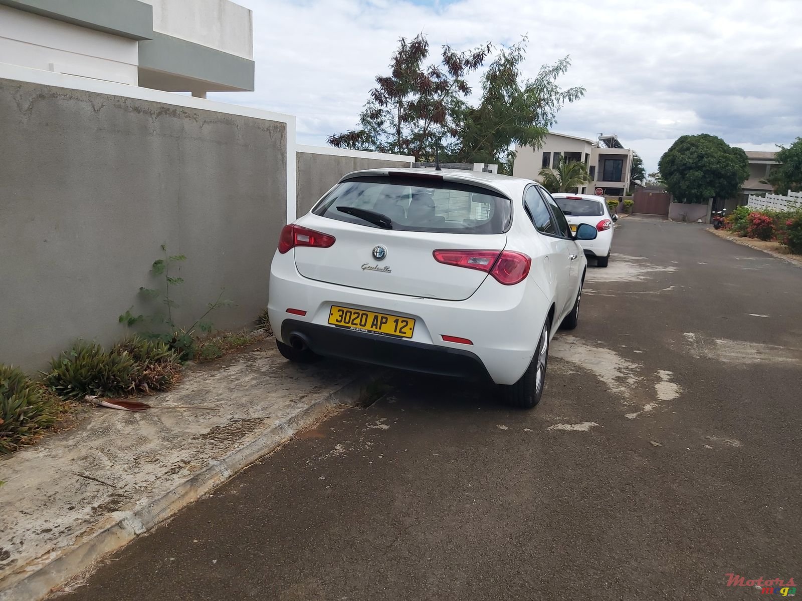 2012' Alfa Romeo Giulietta photo #2