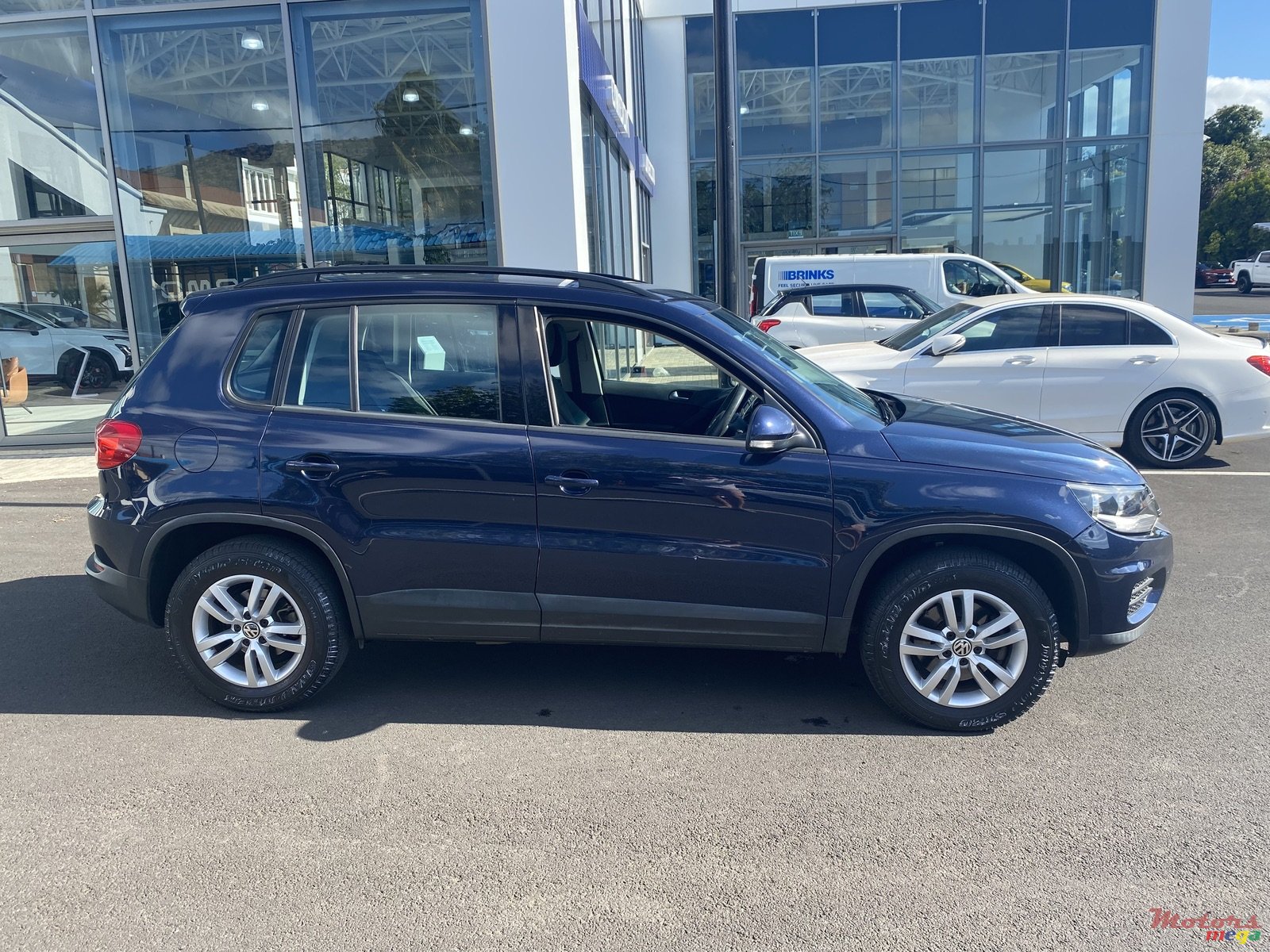 2015' Volkswagen Tiguan photo #1