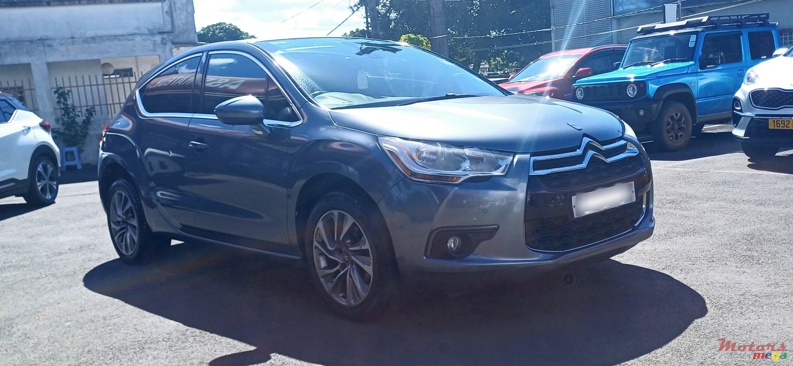 2011' Citroen DS4 photo #2