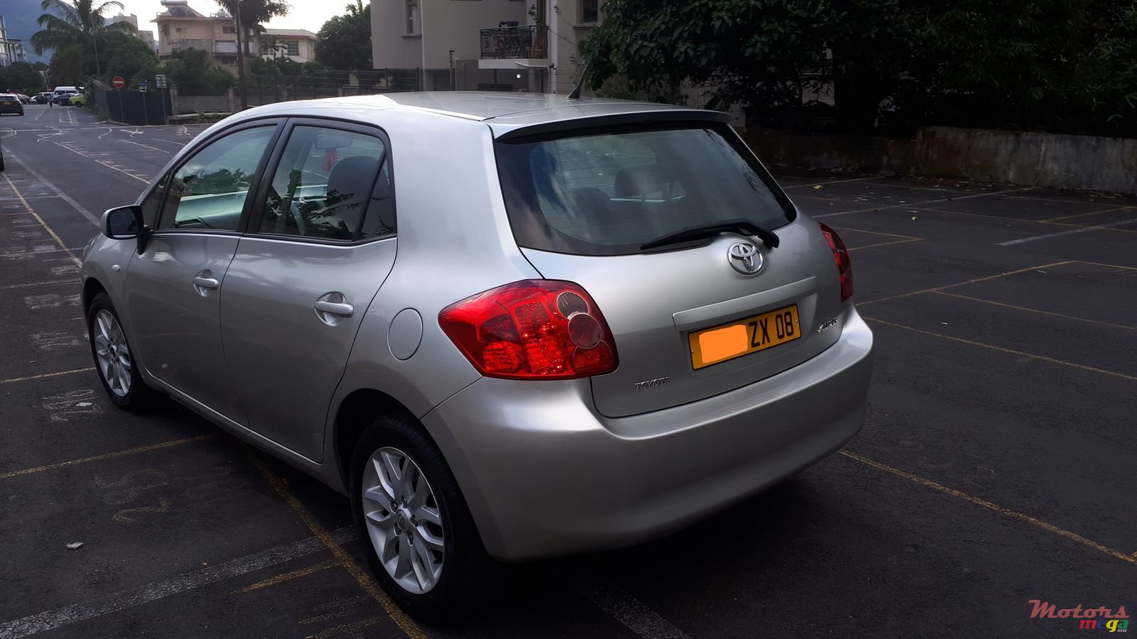2008' Toyota Auris photo #3