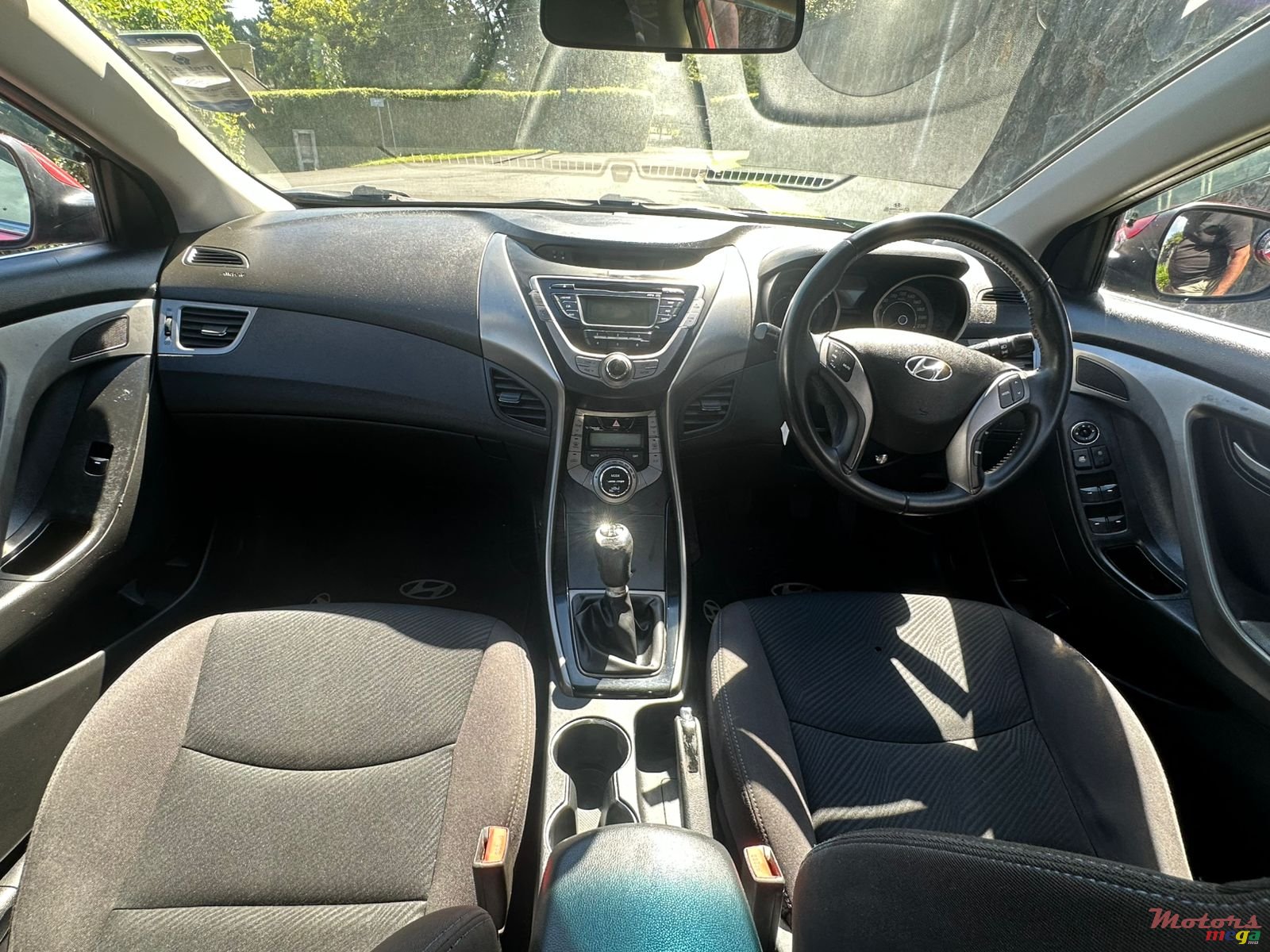 2012' Hyundai Elantra GLS photo #7