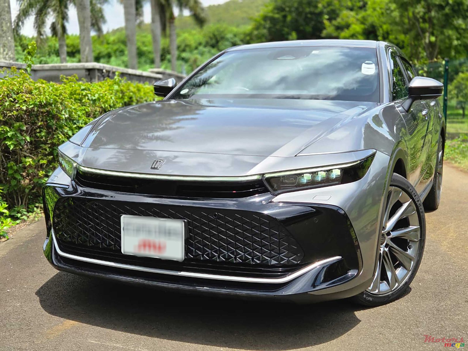 2022' Toyota Crown Crossover 2.5 Hybrid photo #1