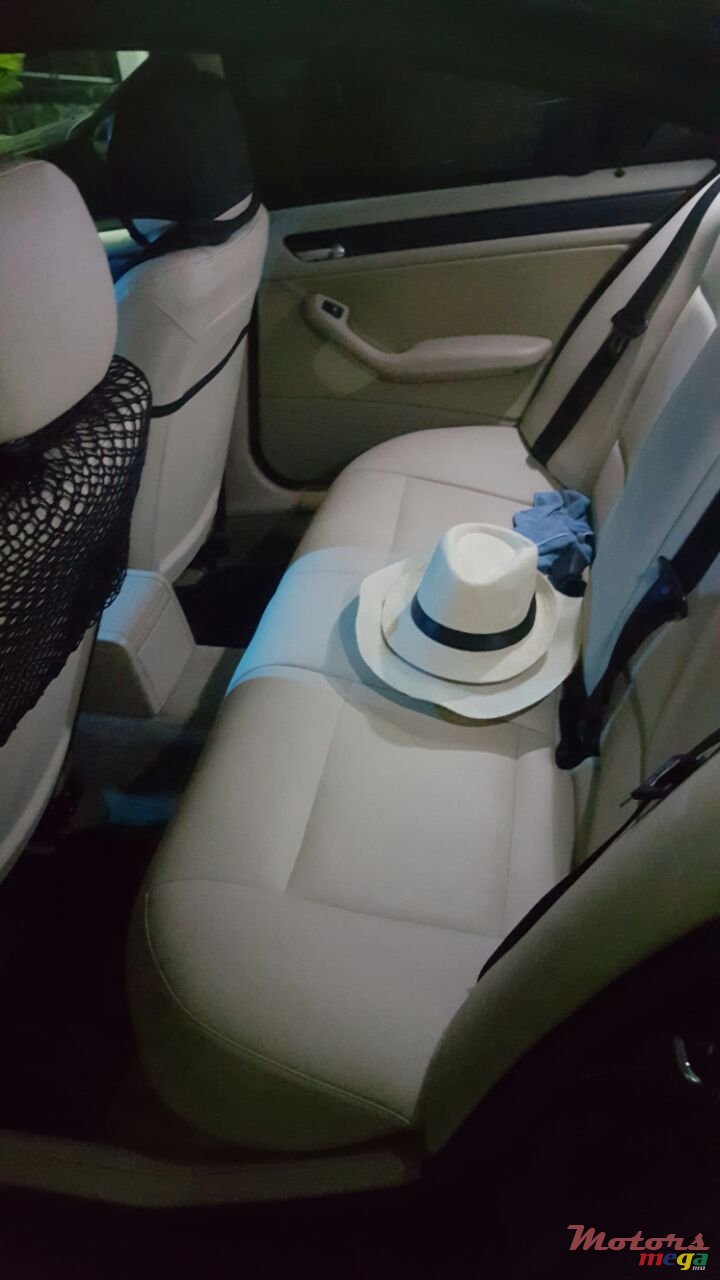 2004' BMW 318 photo #4