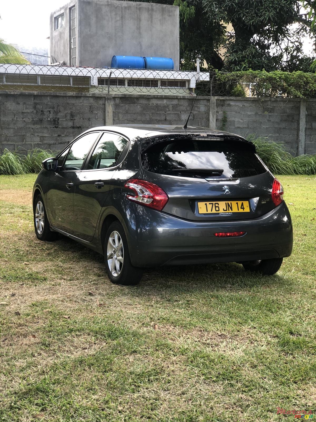 2014' Peugeot 208 1.4 HDI photo #3