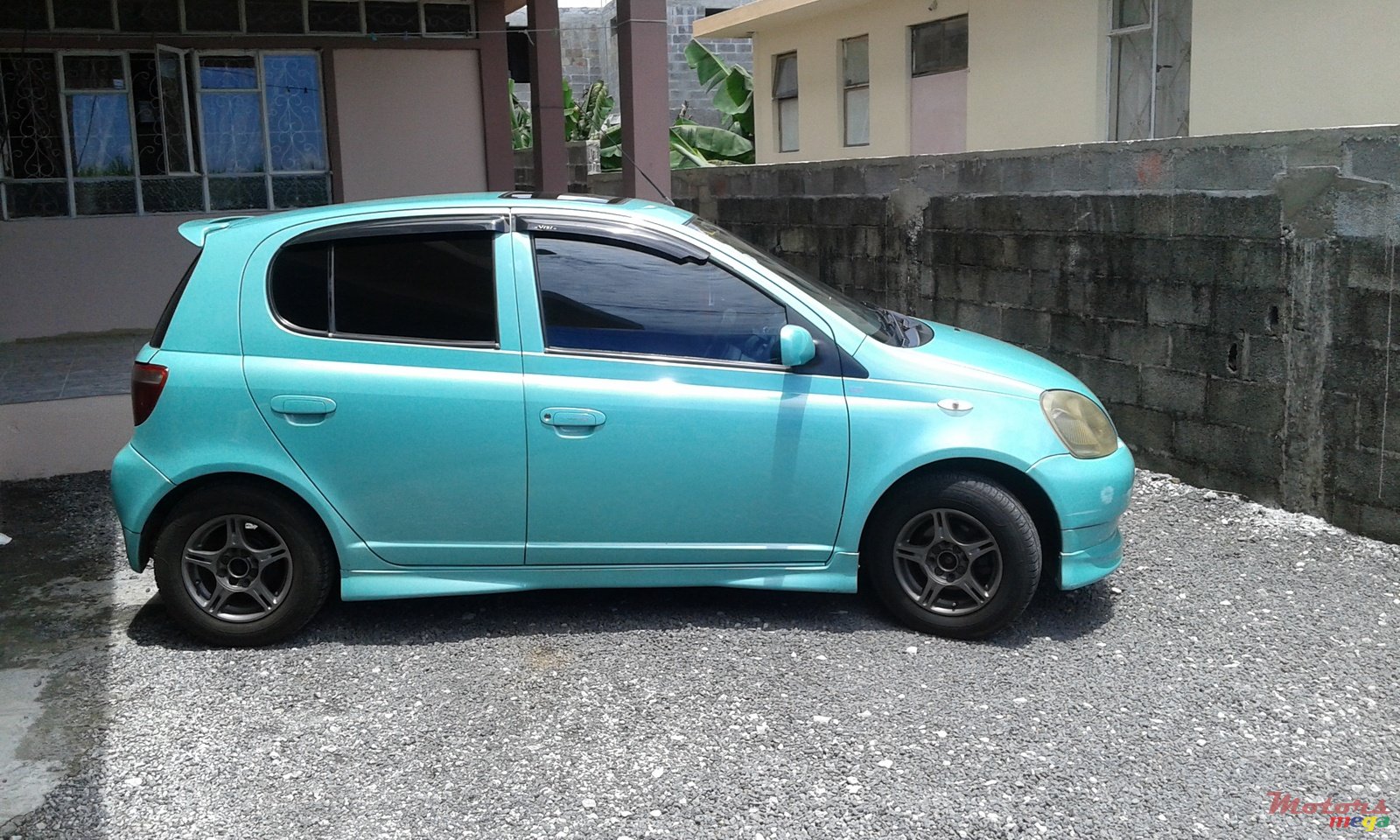 2000' Toyota Vitz photo #2