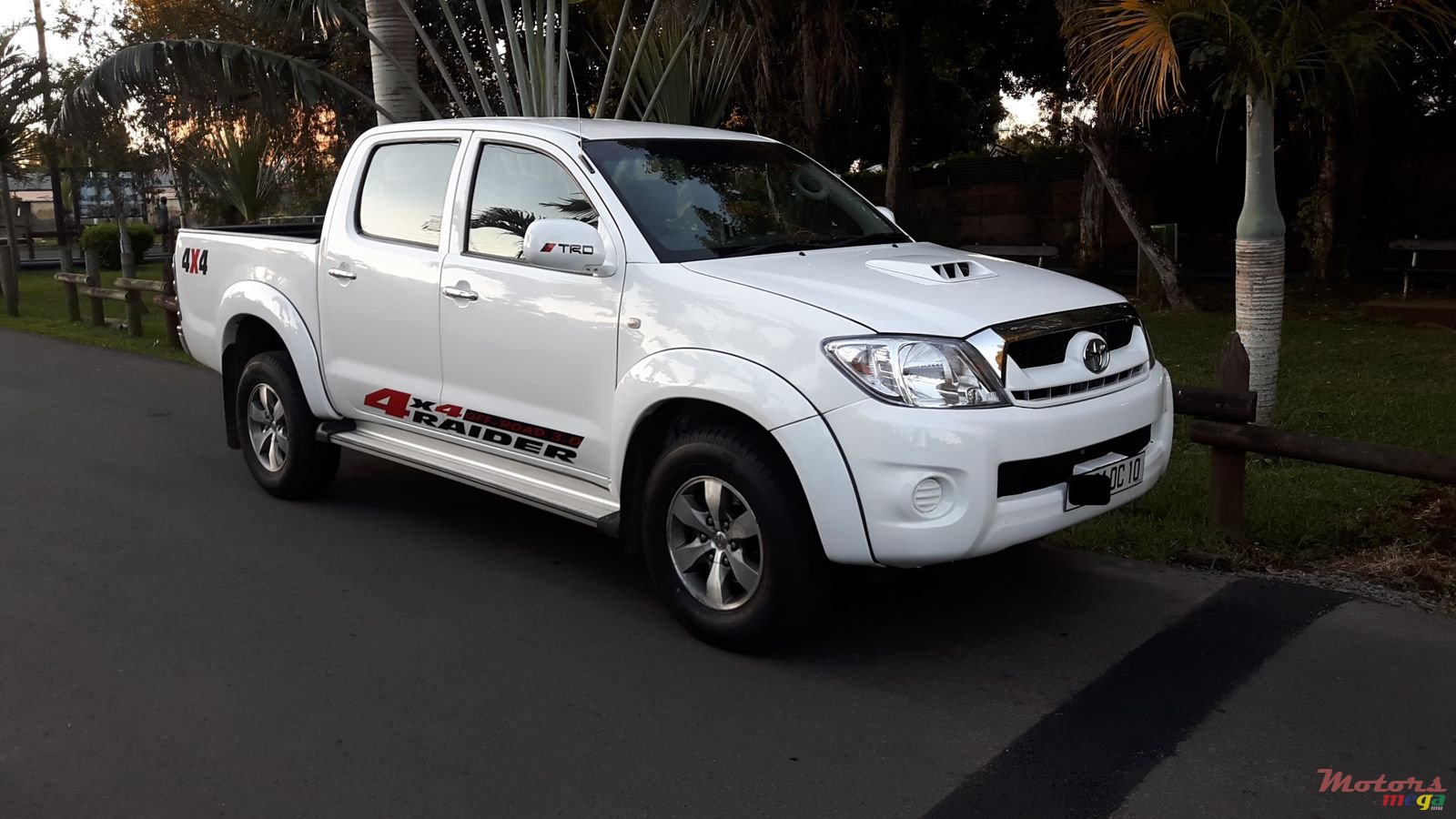 2010' Toyota Hilux 4X4 RAIDER 3.0 photo #2