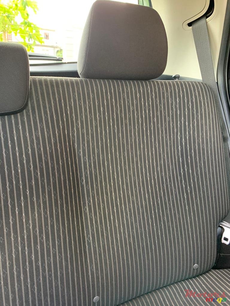 2014' Toyota Vitz photo #6