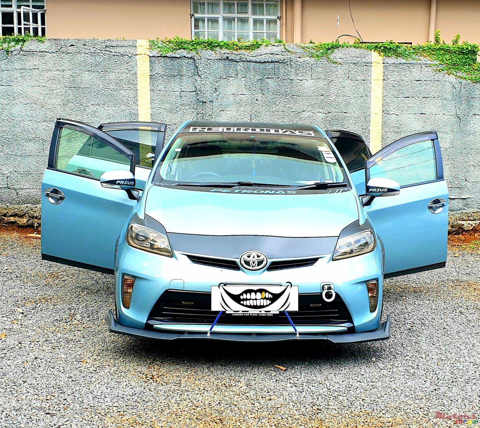 2013' Toyota Prius 1.8 photo #2