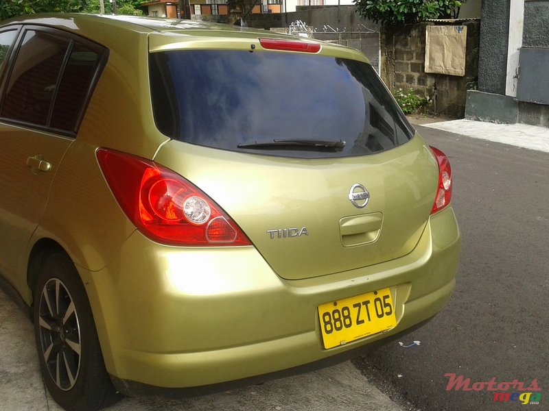 2005' Nissan Tiida photo #1