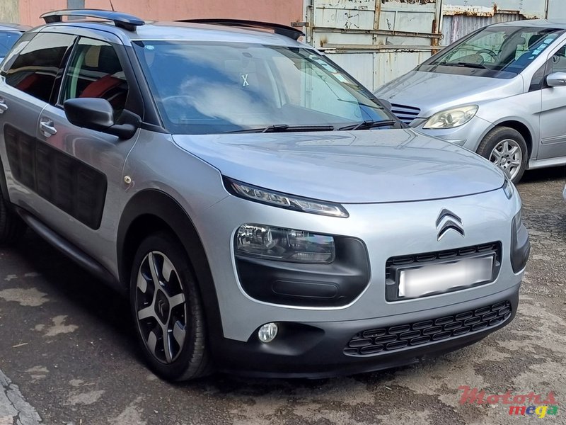 2015' Citroen C4 Cactus photo #4