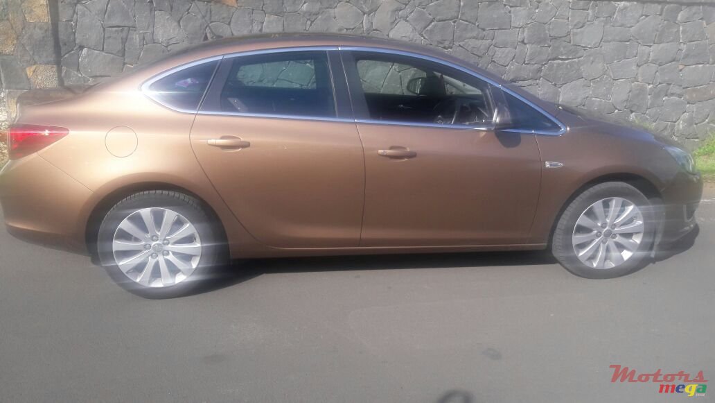 2015' Opel Astra photo #1