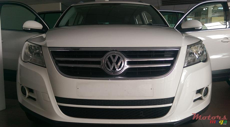 2009' Volkswagen Tiguan TSI photo #1