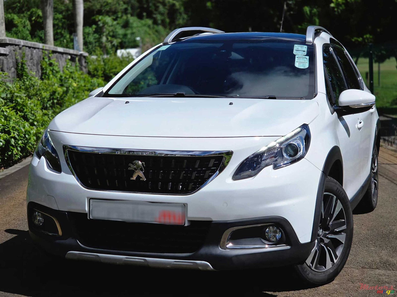 2019' Peugeot 2008 1.2 Allure photo #1