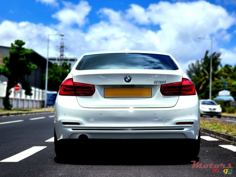 2016' BMW 318 Sport Package photo #2