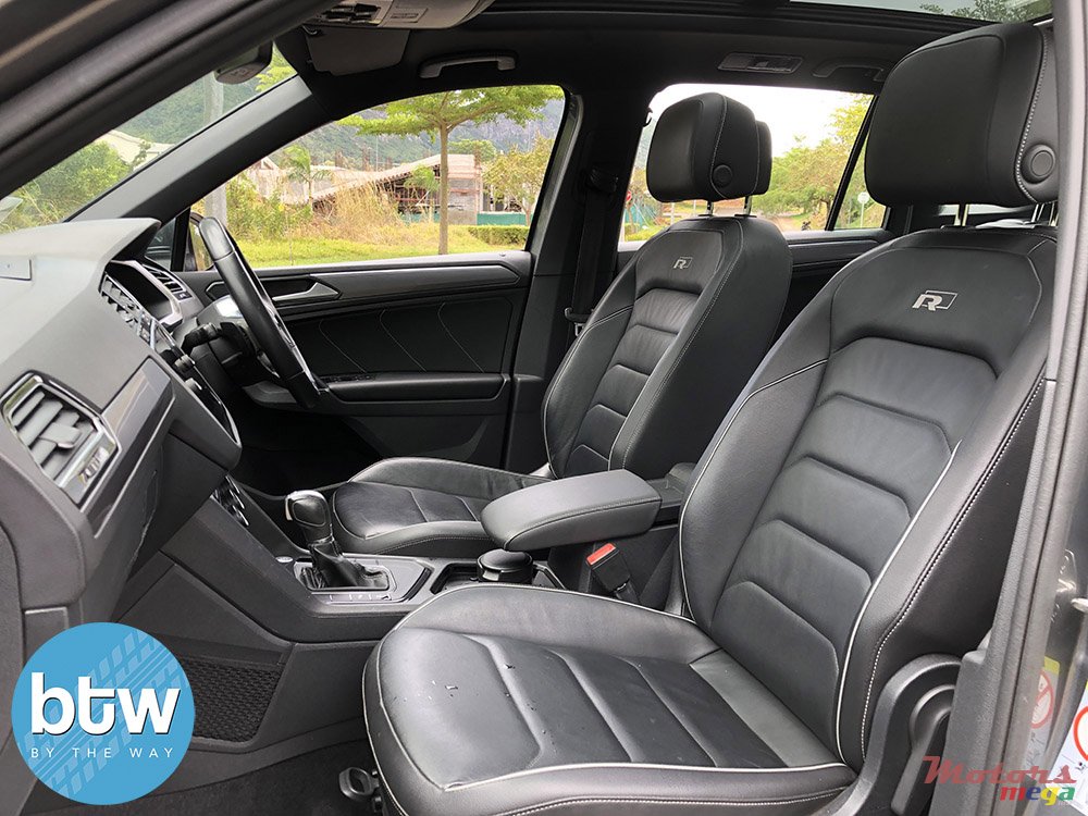 2017' Volkswagen Tiguan R-Line photo #6