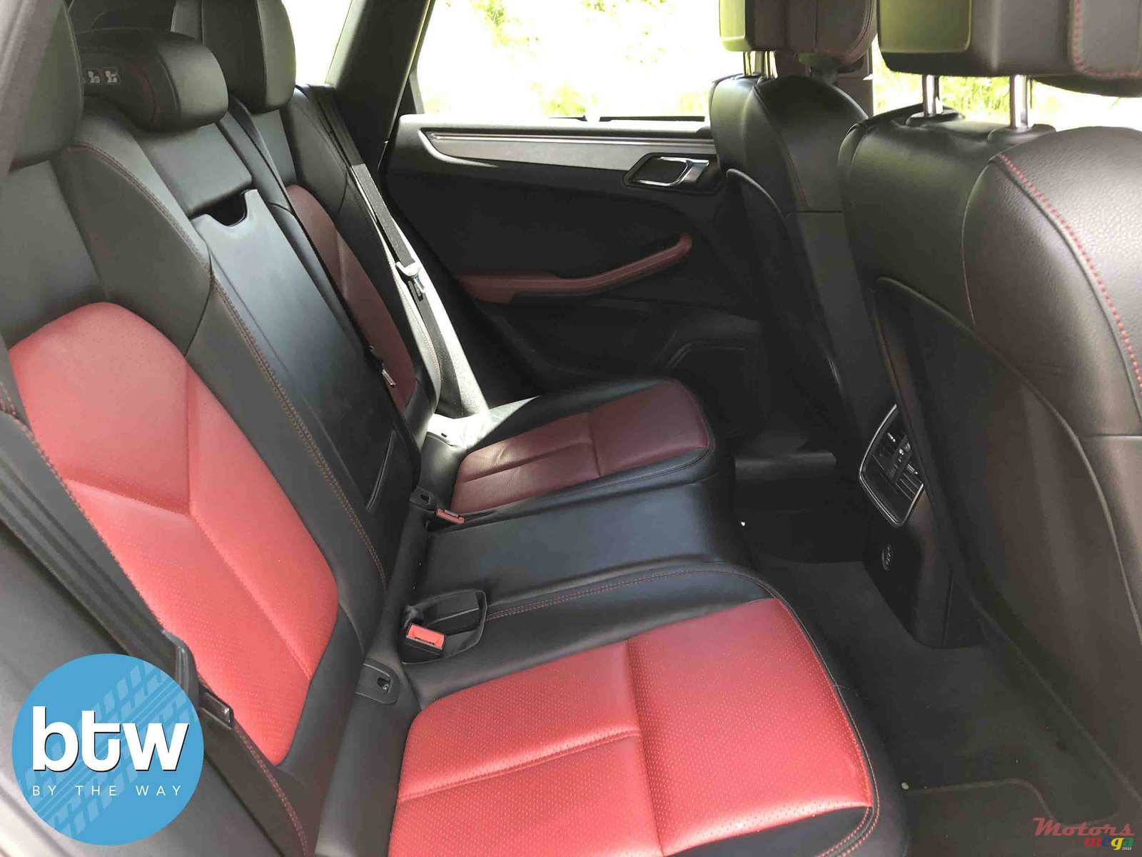 2016' Porsche Macan photo #4