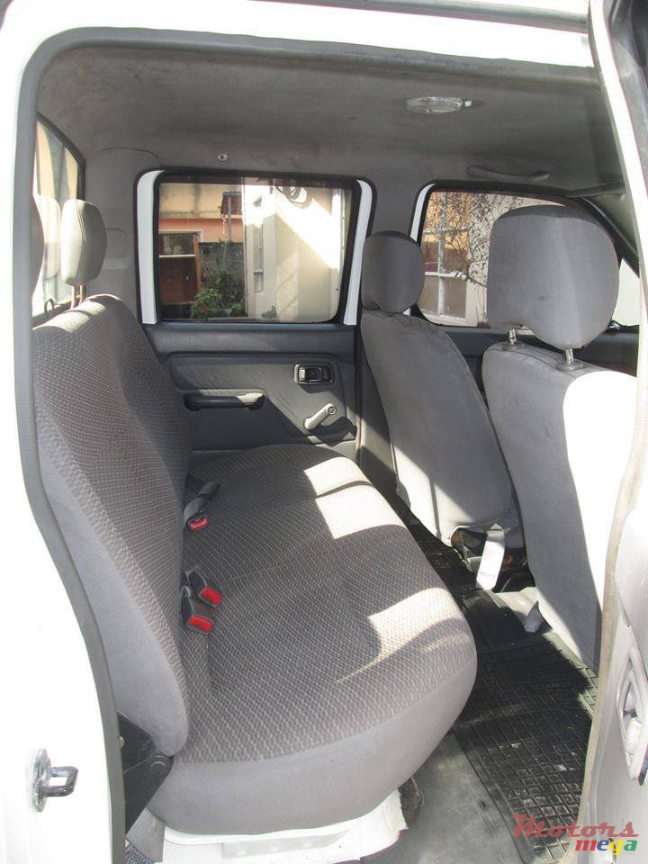 2004' Nissan Navara 3.2 photo #5