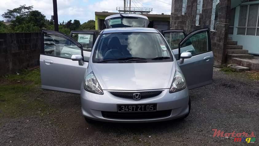 2005' Honda Fit photo #1