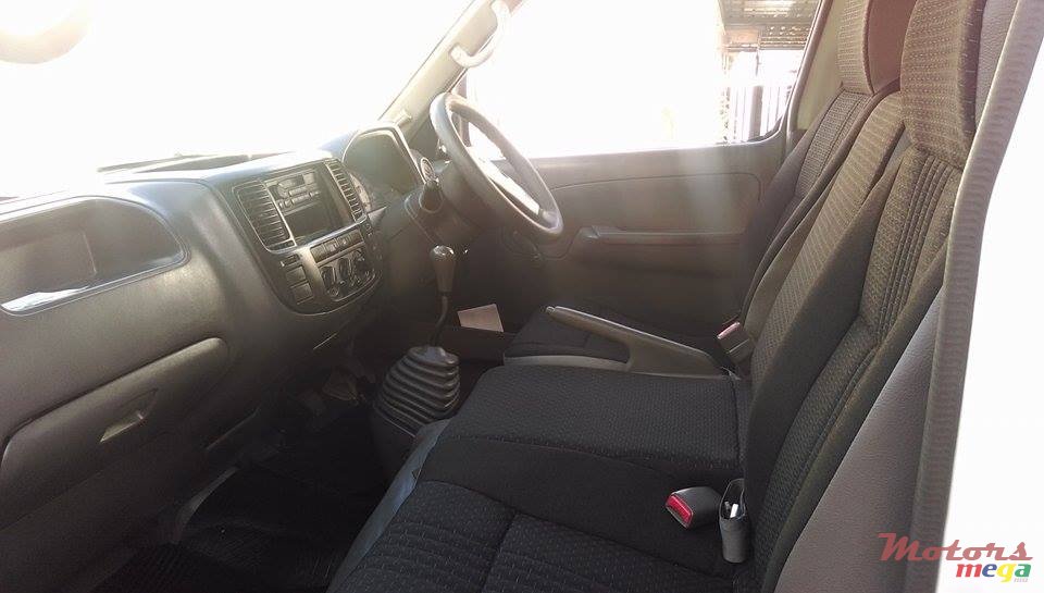 2007' Nissan Urvan Goods vehicle photo #3